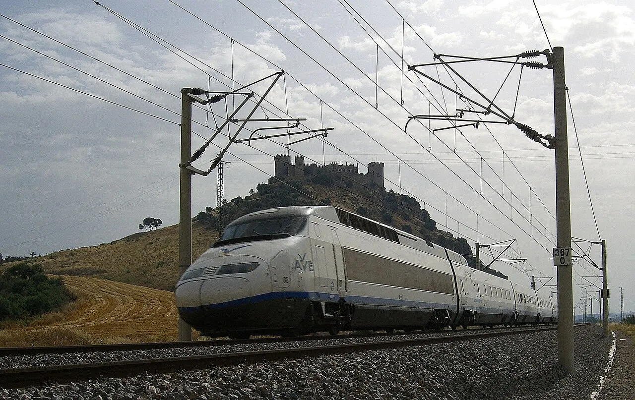 Een hogesnelheidstrein van Renfe (AVE), het type trein dat betrokken was bij de treinramp bij Urda in Spanje