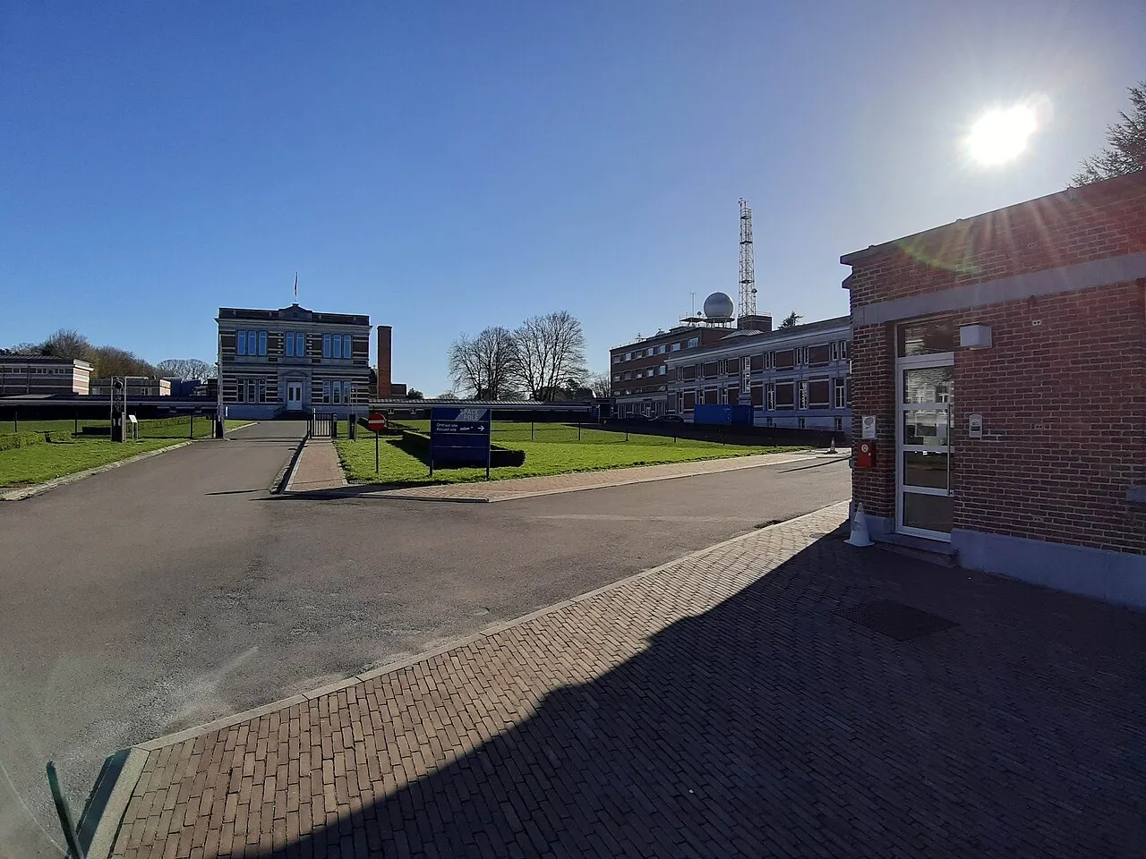 Het gebouw van het KMI (Koninklijk Meteorologisch Instituut) in Ukkel, de dienst achter het weerbericht.