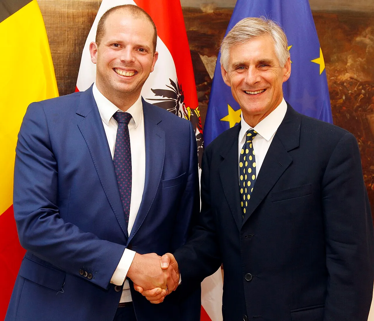 Theo Francken, minister van Defensie, tijdens een werkgesprek in 2016.
