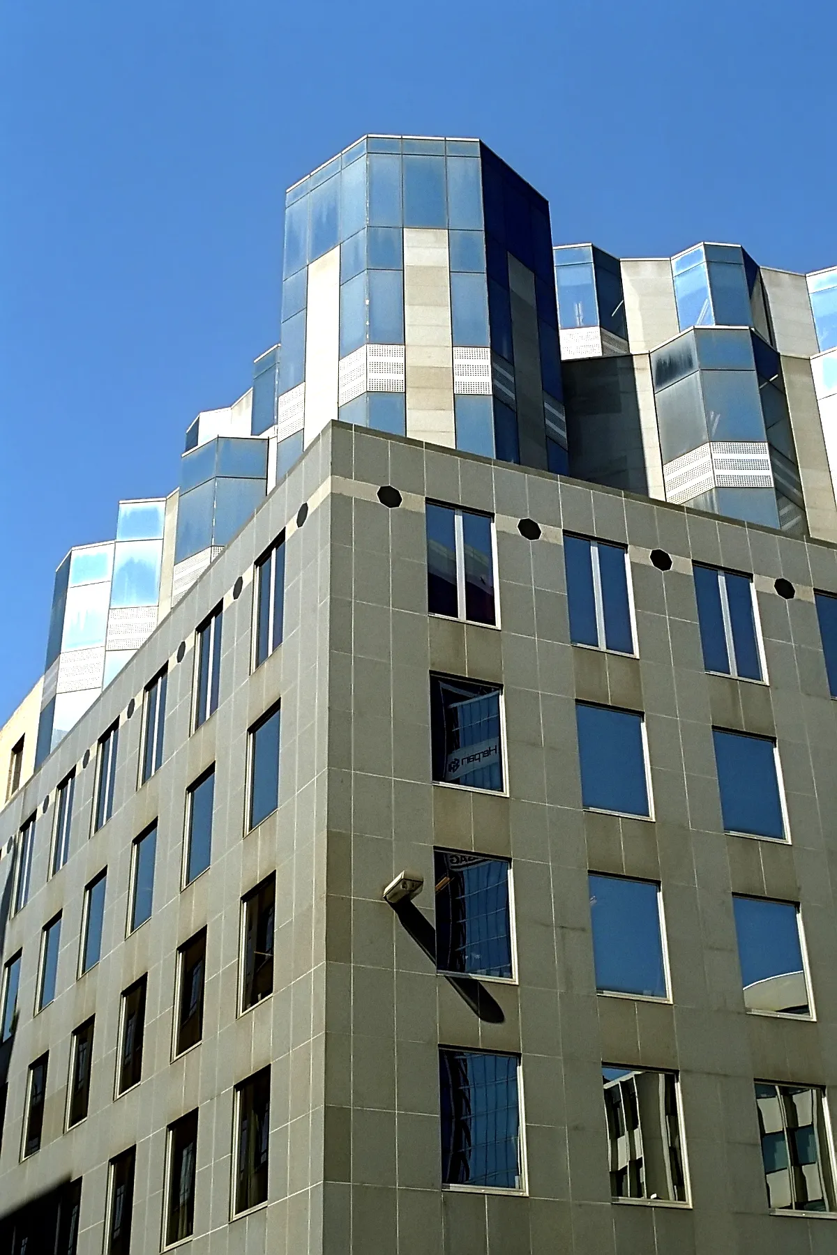 Het gebouw van de Franse Gemeenschap van België aan het Surlet de Chokierplein in Brussel.